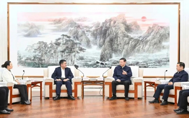 遼寧省委書(shū)記許昆林、省長(zhǎng)王新偉會(huì)見(jiàn)知名民營(yíng)企業(yè)家投資考察團(tuán)一行