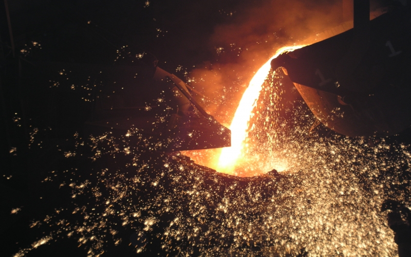 2004年，自建轉(zhuǎn)爐生產(chǎn)鋼水，成為實(shí)現(xiàn)鋼鐵全產(chǎn)業(yè)鏈條開(kāi)閘源頭