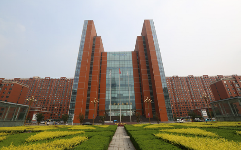 2003年，邁入集團(tuán)化經(jīng)營(yíng)發(fā)展軌道