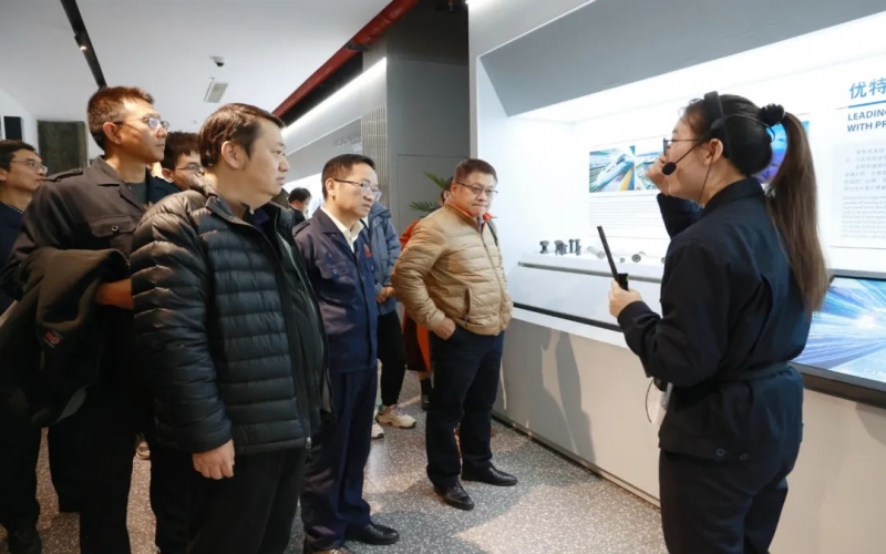 天津大學(xué)宣懷學(xué)院院長(zhǎng)、九安醫(yī)療董事長(zhǎng)劉毅一行到榮程集團(tuán)參觀調(diào)研