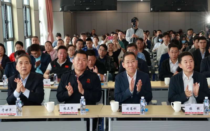 天津首場鐵路物流運(yùn)輸專場推介會在榮程集團(tuán)順利召開，開創(chuàng)先河！