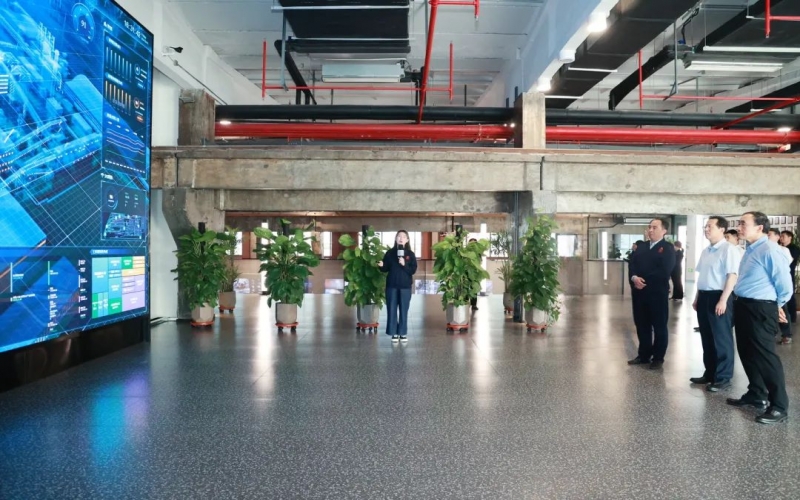 天津市政協(xié)黨組成員趙海山、副主席李劍萍一行到榮程集團參觀調(diào)研