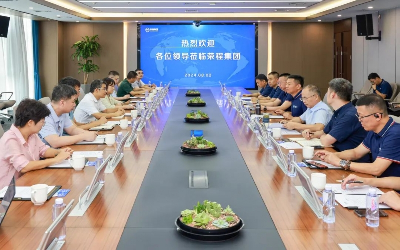 靜海區(qū)發(fā)改委副主任崔廷貴一行到榮程集團(tuán)參觀(guān)調(diào)研