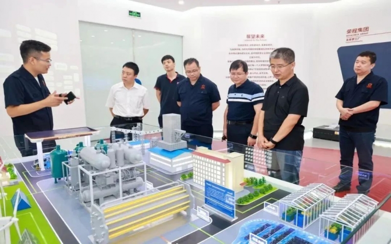 中國物流與采購聯(lián)合會物流信息服務(wù)平臺分會領(lǐng)導到訪榮程集團參觀座談