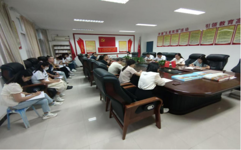 逐夢青藍，薪火相傳——略陽榮程中學(xué)2024——2025學(xué)年“青藍工程”師徒結(jié)對啟動儀式圓滿完成