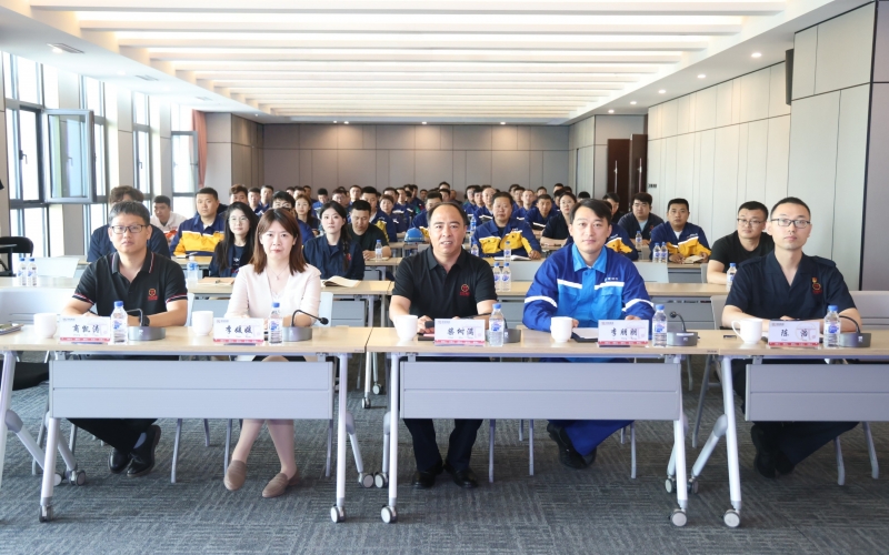 “大國(guó)工匠”走進(jìn)榮程 開(kāi)講“匠心成長(zhǎng)路”