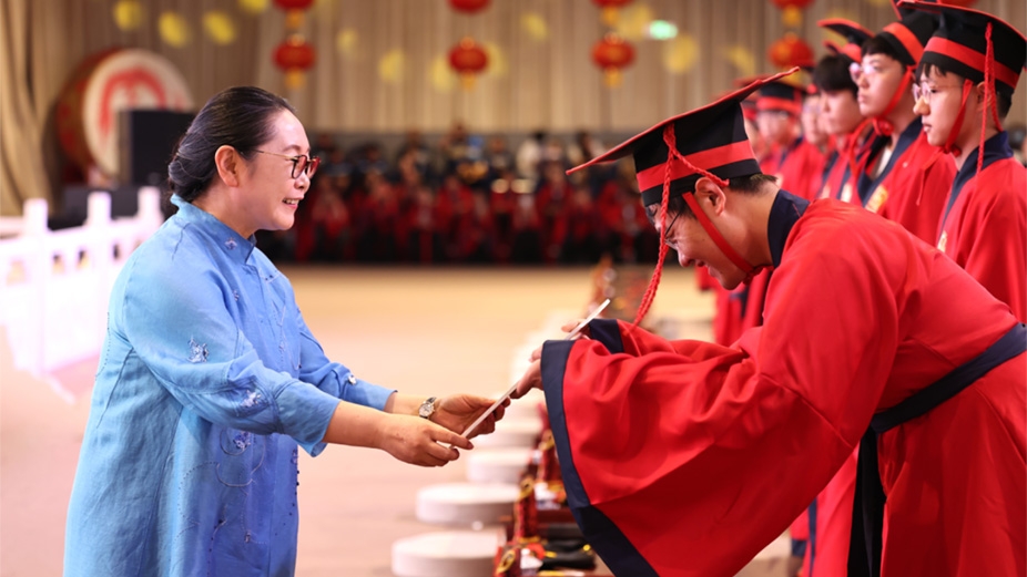 金秋揚(yáng)帆，逐夢(mèng)遠(yuǎn)航！榮程學(xué)子成人禮儀式